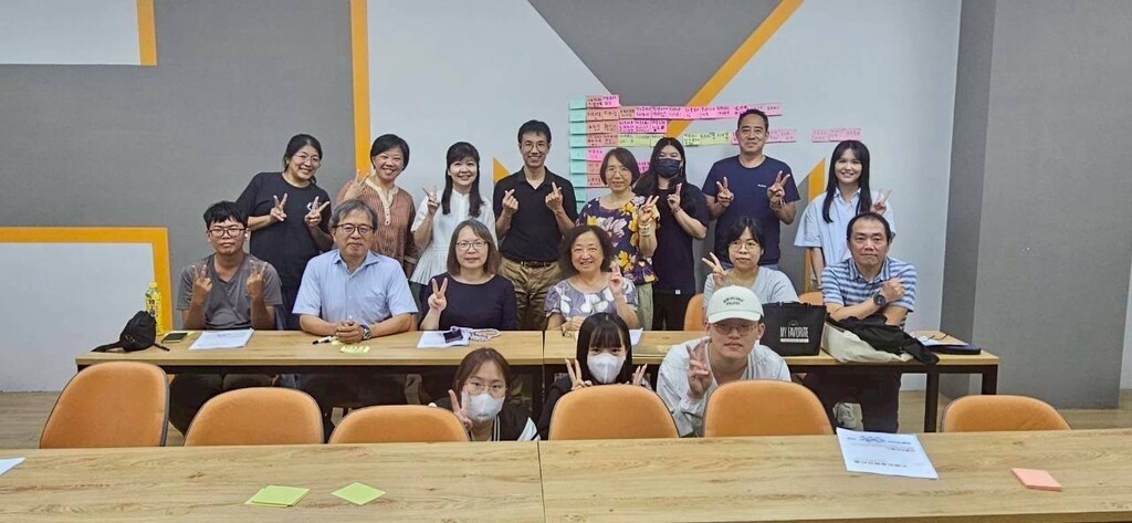 元培舉辦「認識SROI-社會影響評估工具應用」專題講座,師生與柯勇全教授(左四)合影圖片