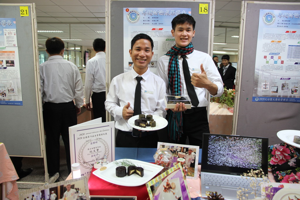 國際競賽組特優由越南籍的同學阮文豐、高明和的「提拉米蘇月餅」獲得