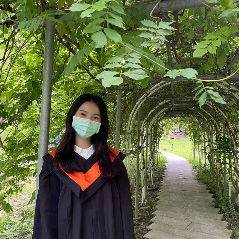 元培醫學檢驗生物技術系校友林珈妤，應屆畢業就以全國第10名佳績取得醫檢師執照