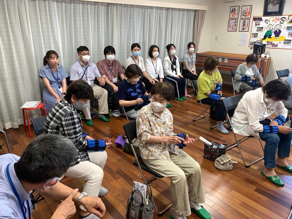 元培赴日本參訪大阪實習生參與長者使用健康輔具觀摩及體驗