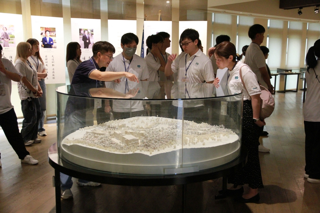日本國際醫療福祉大學師生參觀元培校史館圖片