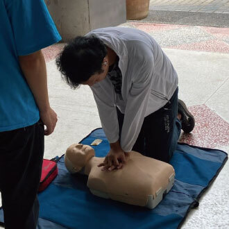 元培辦理志工 BLS 培訓 師生熱情投入急救技能訓練圖片