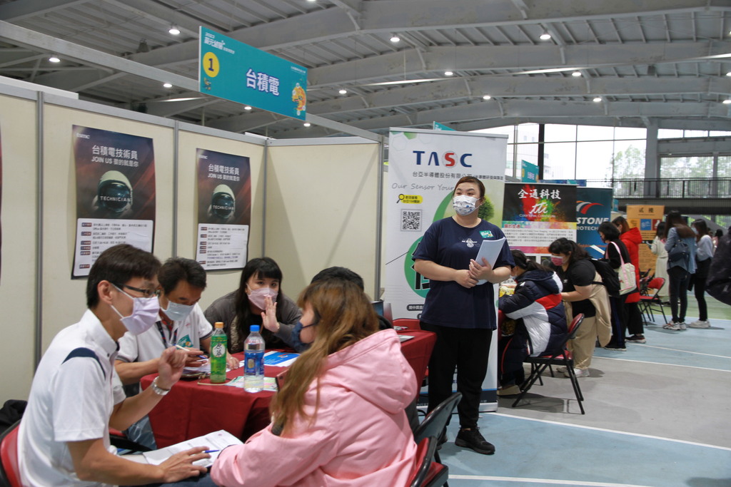 2023元培就業博覽會現場有多家科技公司來徵才,台積電也首度參與