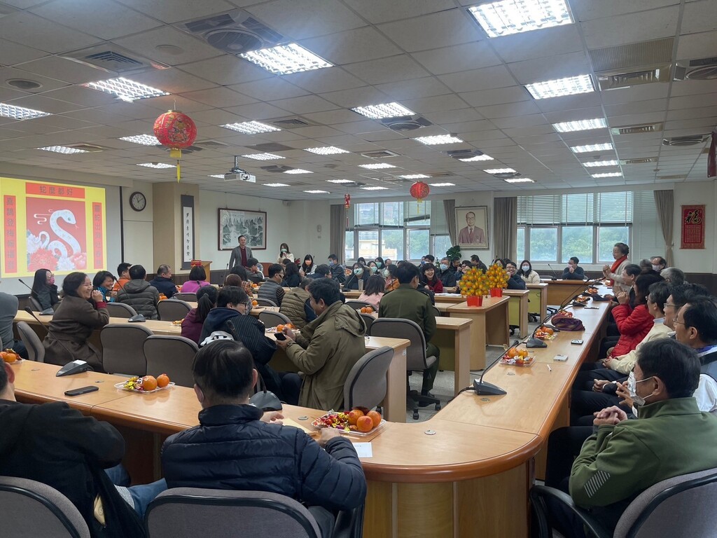 蛇年開工日元培師長團拜互道新年快樂