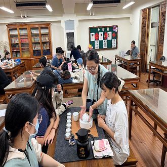 從品茗靜心到情緒探索系列講座 打造學生心理健康支持環境圖片