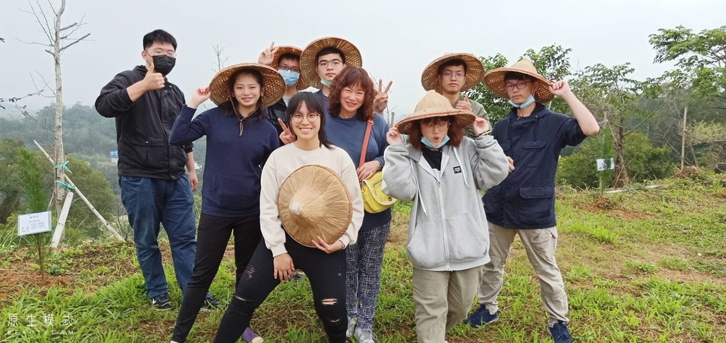 護理系學生開心參與社區植樹活動