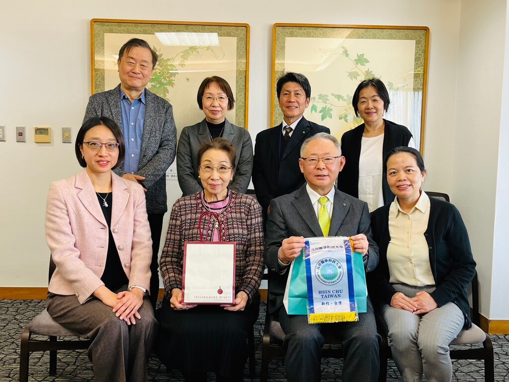 元培師長訪日本別府大學,該校校長友永植(前排右二)親自接待