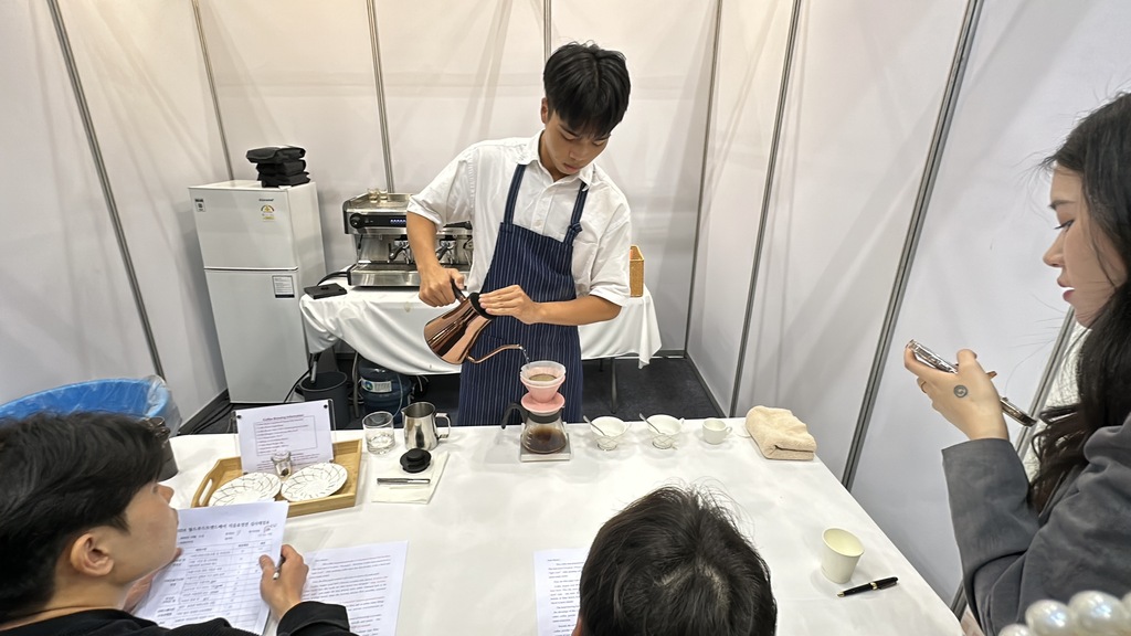 元培餐管系周紹中同學參加2024韓國世界廚藝大賽,手沖咖啡獲得金牌