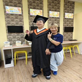 媽媽伴讀特殊兒順利畢業 相約再攻讀元培醫務管理碩士班圖片