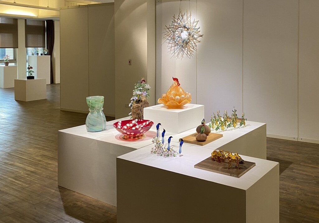 1元培60「晶采矽緻」玻璃展登場 竹塹藝術家聯手展技藝