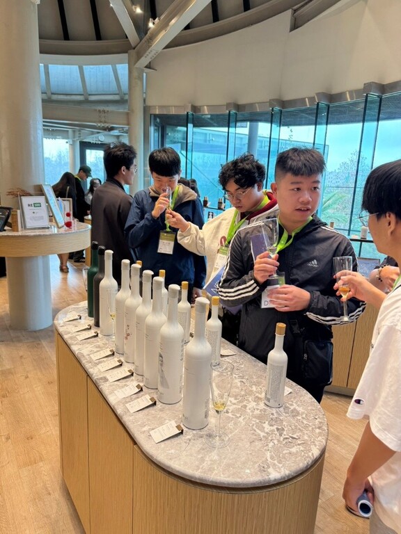 元培學生試用美妝產品圖片